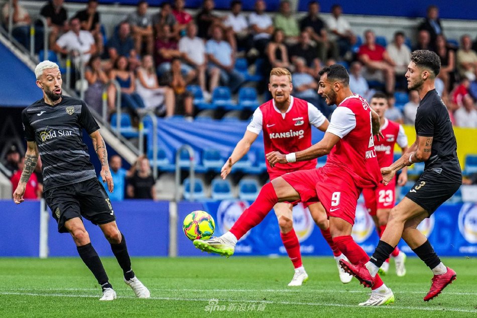 在一个团队 在一个团队